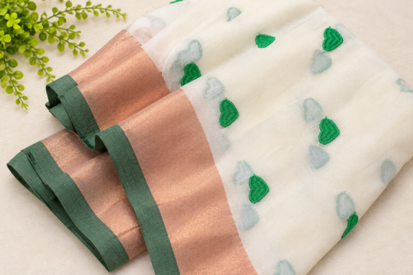 2026/07/1001914804.png Green Heart - 120 Thread Count Mul Cotton Saree with Traditional copper Kasavu Border
