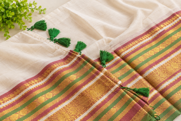 Sruthi 002 Thread Count Mul Cotton Saree with Traditional Gold Kasavu Border (Copy)
